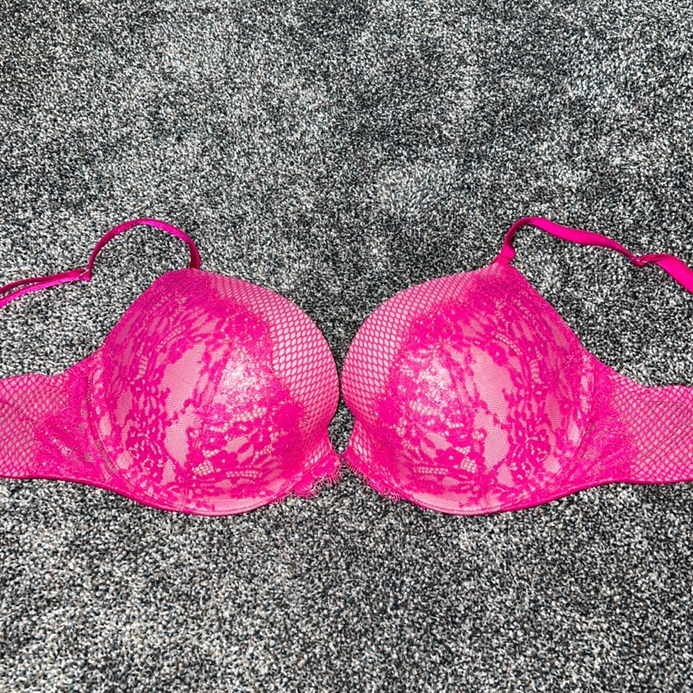 Victoria’s Secret Very Sexy push up bra, size 34D.
